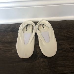 Tumbling dance shoes size 1M - Capezio